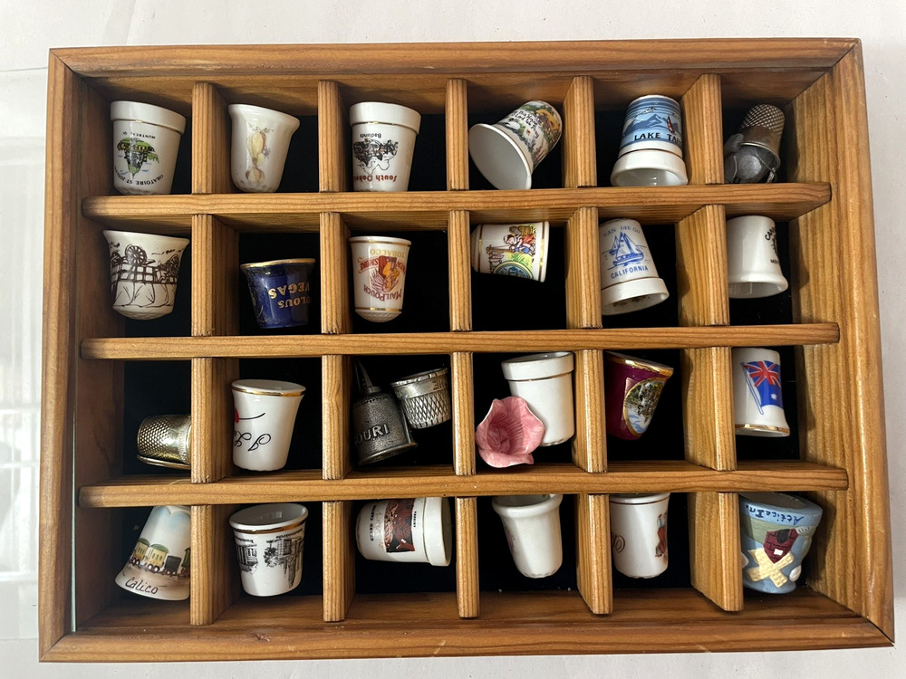 Tannery Lane Thimble Display Case w/ Assorted Souvenir Thimbles 9.5x7